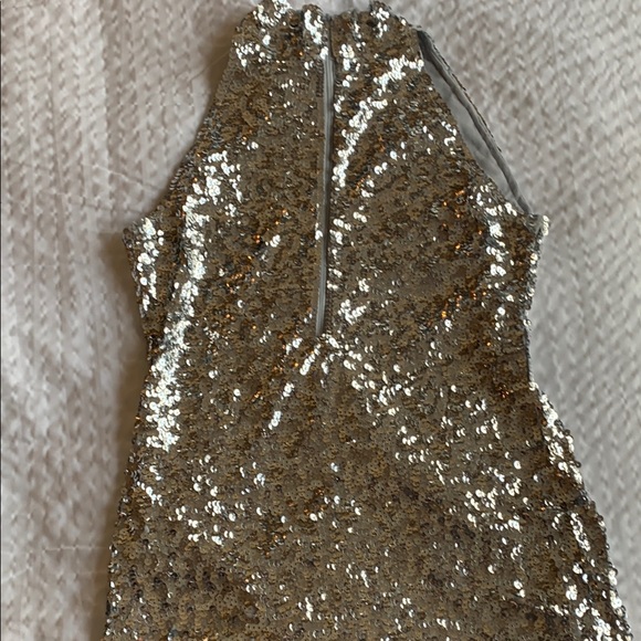 Silver Sequined Mandarin Collar Sleeveless Blouse - Picture 3 of 4